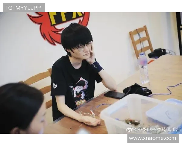 电竞选手面临的手腕腰颈伤病与心理压力的综合影响分析